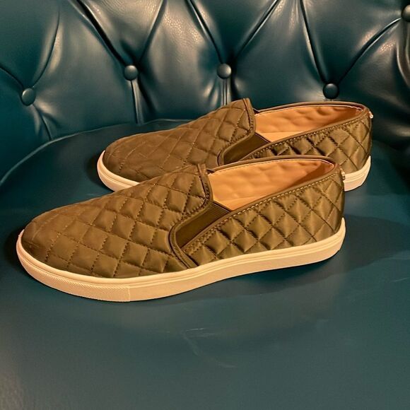 NWOT Steve Madden Quilted Slip-On Shoes - Picture 1 of 8